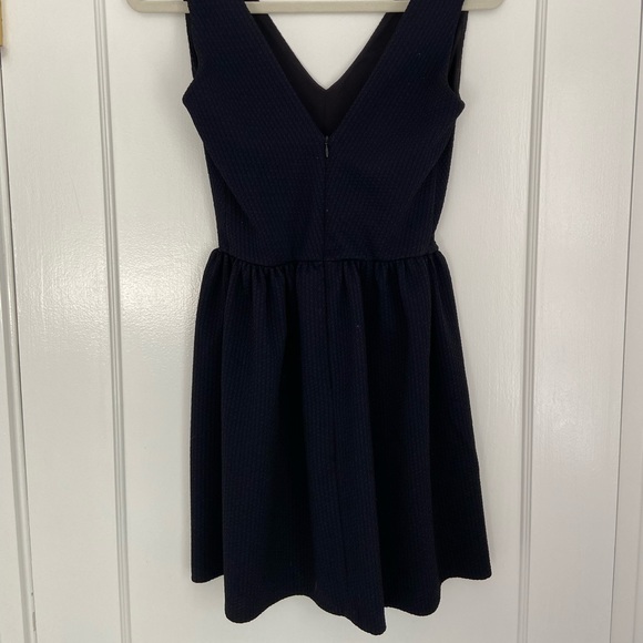 Black V-Neck Skater Dress - Picture 4 of 6